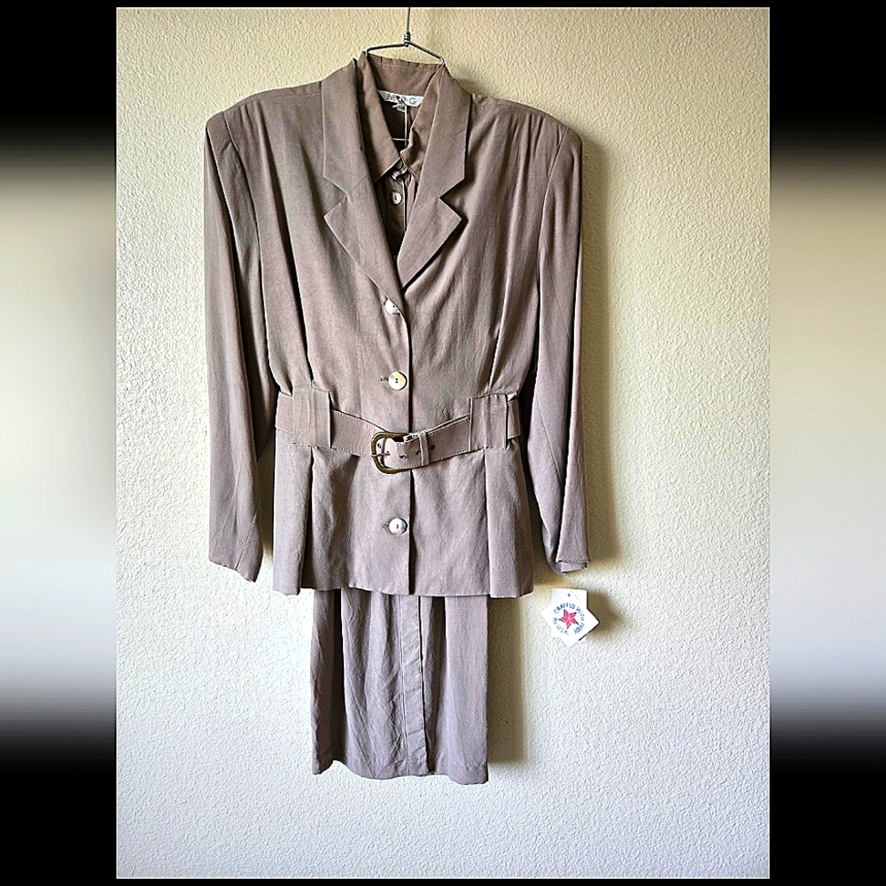 New 90's Vintage MDG 3pc Suit,tan, Sizes 8 & 10